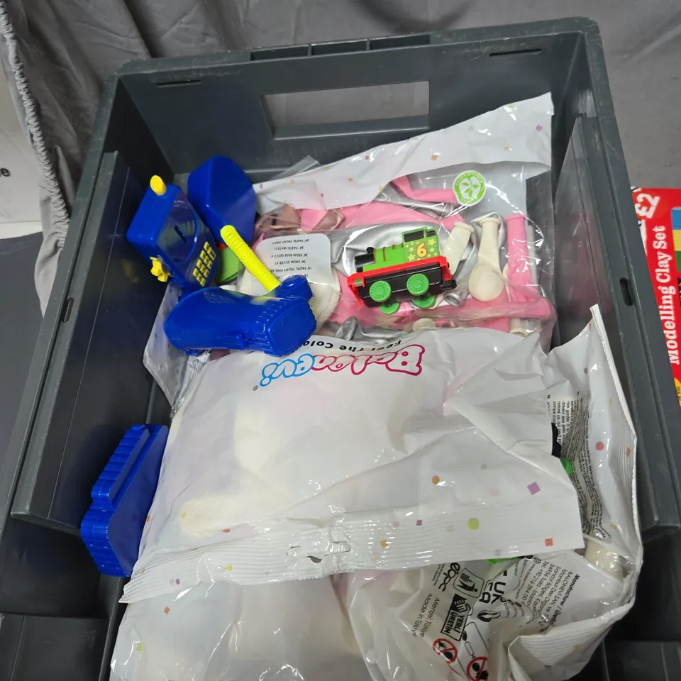 BOX OF ASSORTED TOYS INCLUDING MODELLING CLAY SET AND JUMP ROPE 