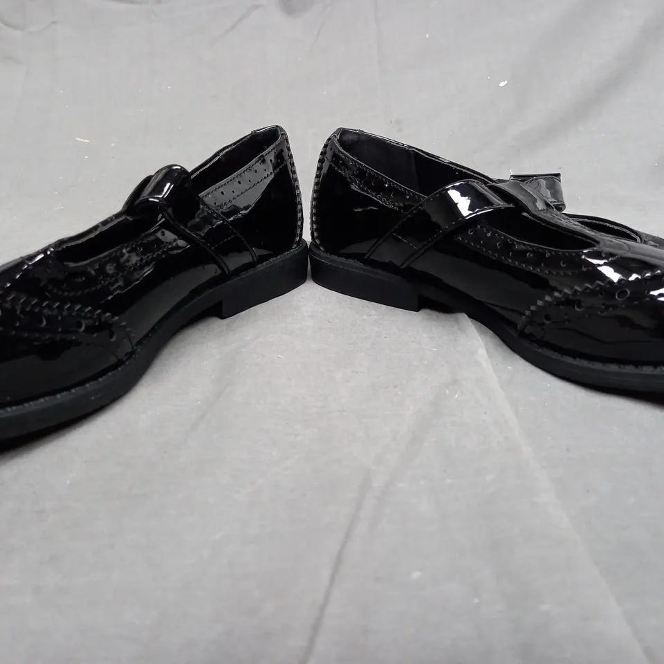 BOX OF APPROXIMATELY 10 PAIRS OF LILLEY SHOES IN BLACK - VARIOUS SIZES