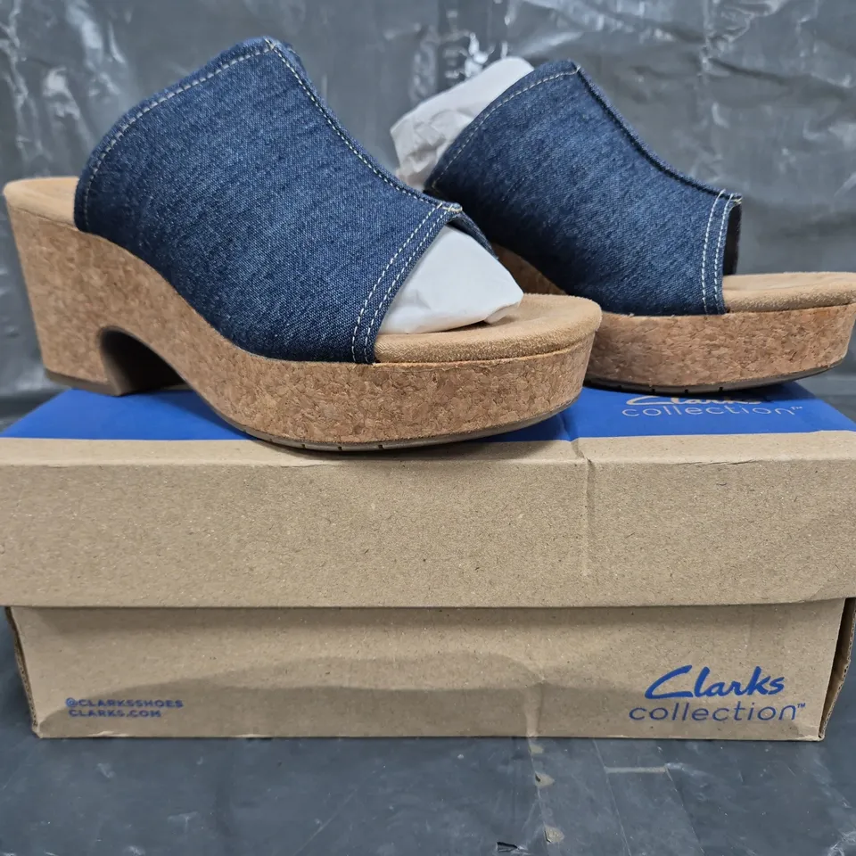 BOXED PAIR OF CLARKS CORK HEELED PEEP TOE SANDALS IN DARK DENIM SIZE 5