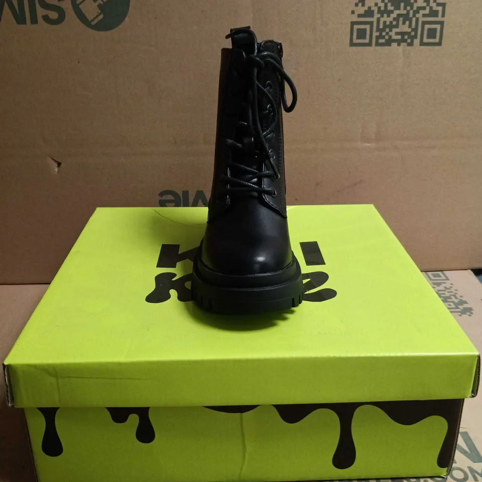 KOI KIDZ MAGIC DREAMERS LACE UP BOOTS BLACK SIZE 10