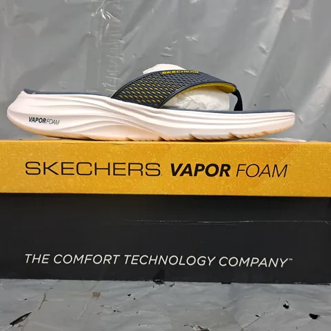 BOXED PAIR OF SKECHERS TOE-POST SANDALS IN NAVY/YELLOW SIZE UK 11