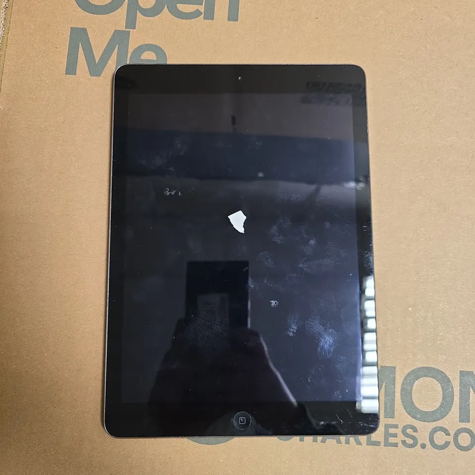 APPLE IPAD TABLET - A1474