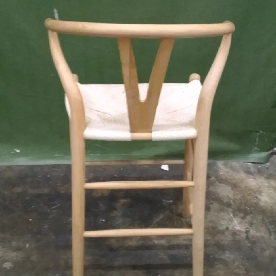 WOODEN BARSTOOL 