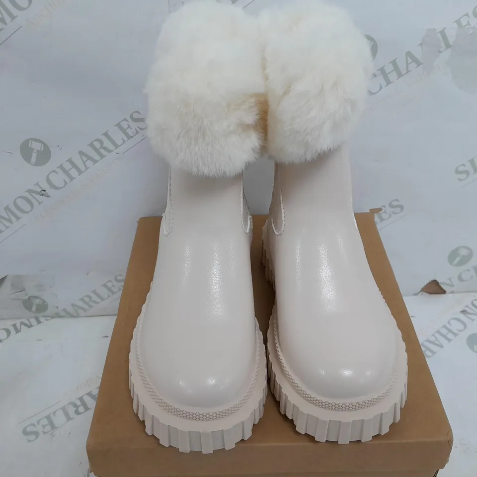 BOXED PAIR OF SIDE ZIP FAUX FUR BOOTS IN CREAM - SIZE 26
