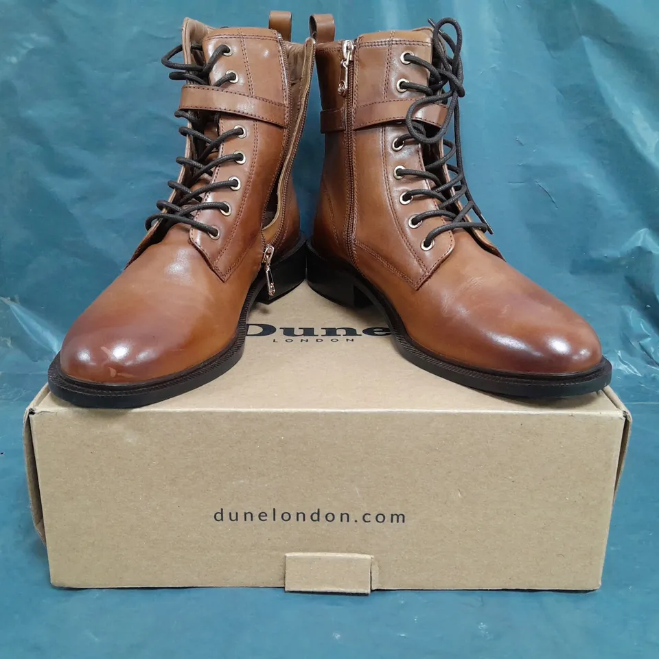 BOXED PAIR OF DUNE LONDON 511 PUCKLES BUCKLE LACE UP ANKLE BOOTS IN TAN SIZE 8