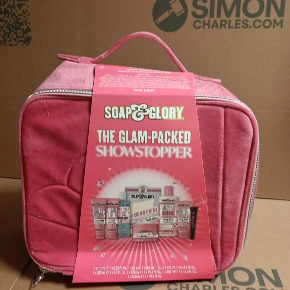 SOAP & GLORY THE GLAM-PACKED SHOWSTOPPER – PINK COSMETIC GIFT SET IN ZIP BAG