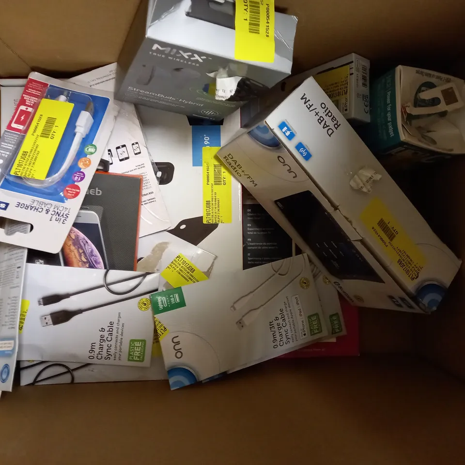 LOT OF APPROXIMATELY 20 ELECTRICAL ITEMS, TO INCLUDE CHARGER, SPEAKER, ETC