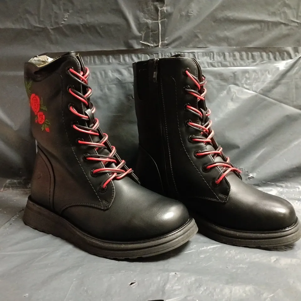 PAIR OF HEAVENLY FEET ANKLE BOOTS IN BLACKS W. ROSE DESIGN SIZE UK 7
