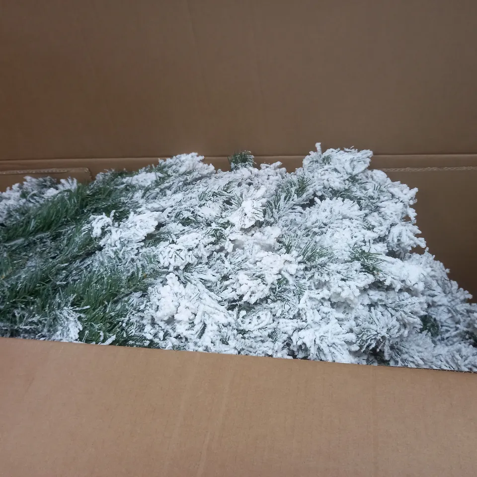 BOXED GRADE 1 6FT FLOCKED PRE-LIT DOWNSWEPT PINE CHRISTMAS TREE (1 BOX) RRP £209.99