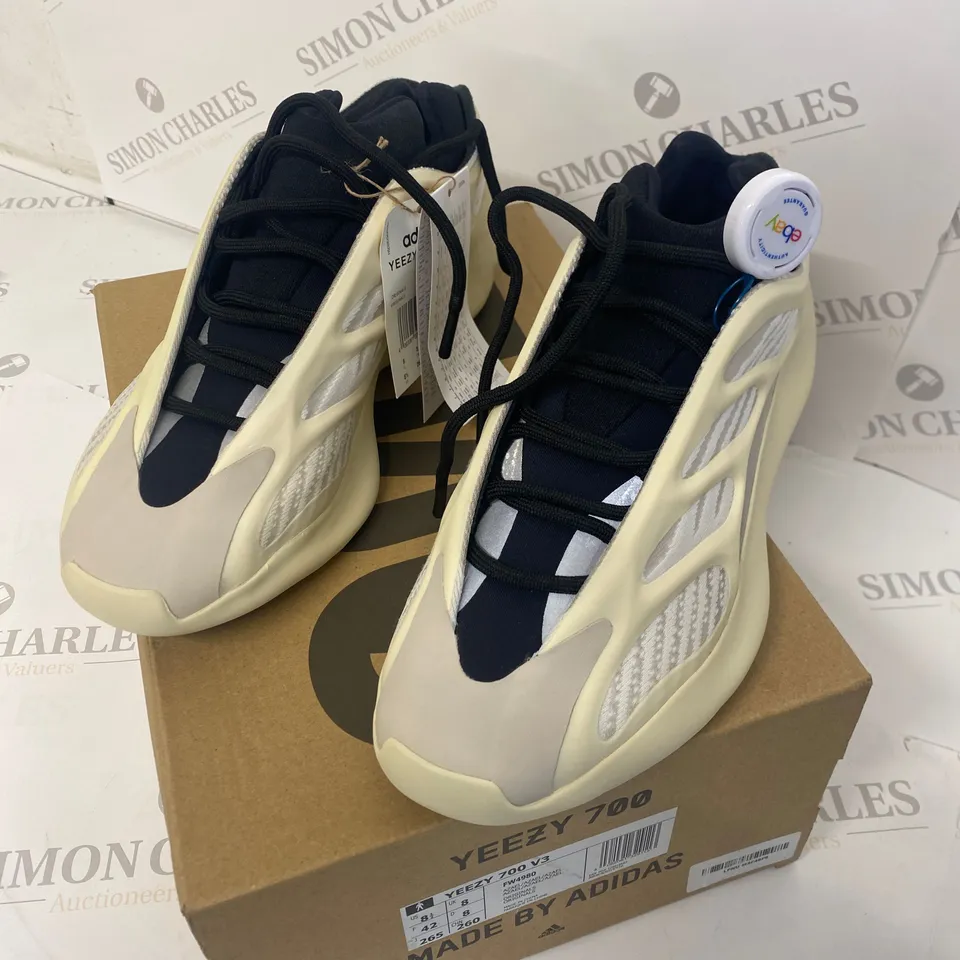 BOXED PAIR OF ADIDAS YEEZY 700 V3 TRAINERS SIZE 8