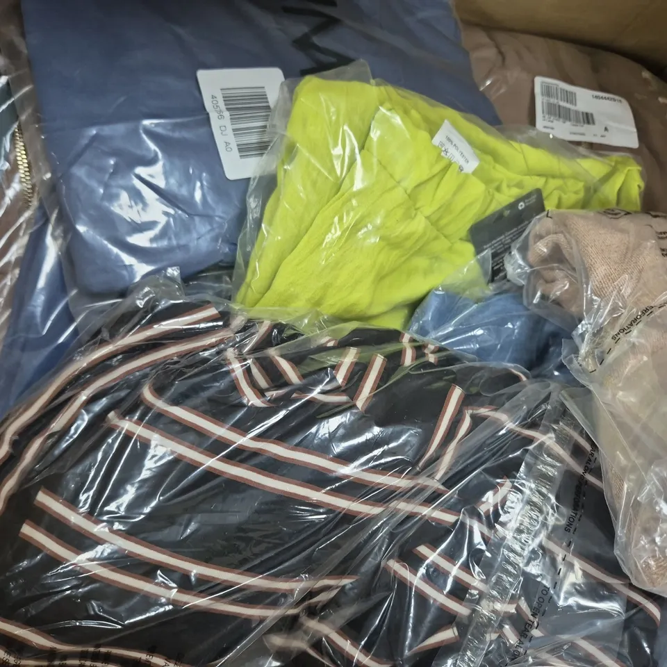 BOX OF APPROXIMATELY 20 ASSORTED CLOTHING AND FASHION ITEMS IN VARIOUS COLOURS, STYLES, AND SIZES - COLLECTION ONLY