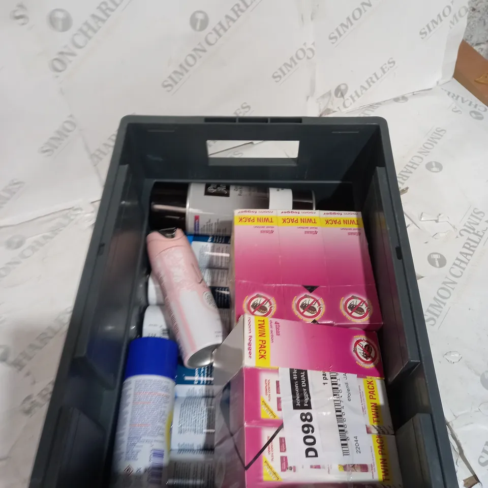 APPROXIMATELY 10 ASSORTED AEROSOL ITEMS TO INCLUDE ATHLETES FOOT SPRAY, PERFUME SPRAY, SPRAY PAINT ETC - COLLECTION ONLY 
