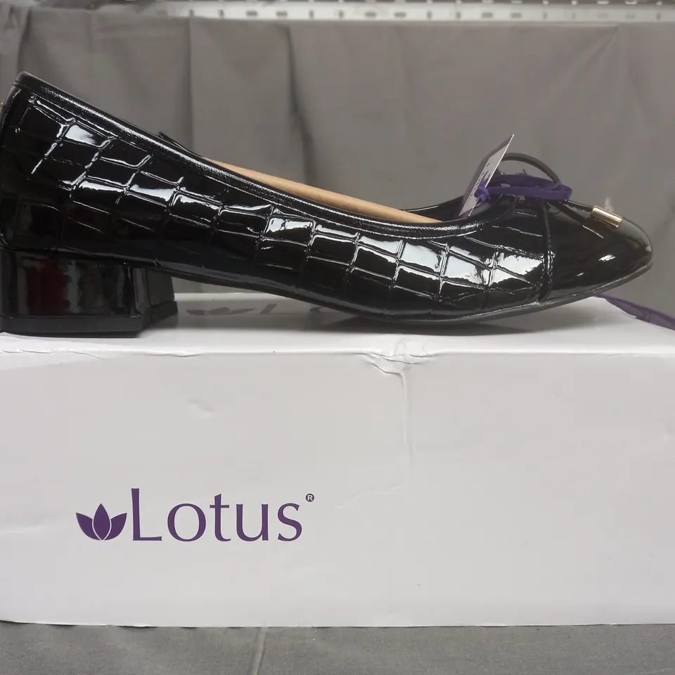 BOXED PAIR OF LOTUS BLACK LOW HEEL SHOES SIZE UK 8
