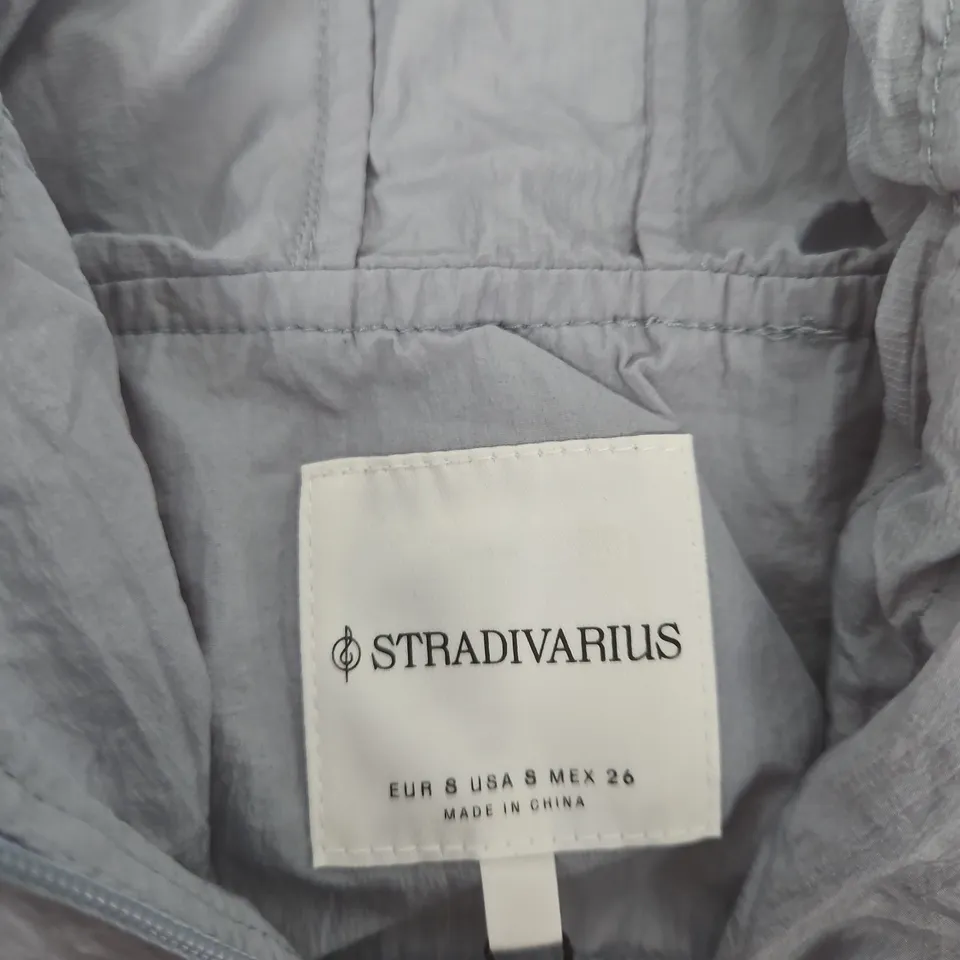 STRADIVARIUS WOMEN'S LIGHTWEIGHT JACKET - GREY - EUR 8 (USA 8, MEX 26)
