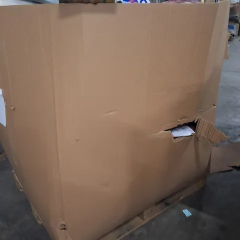 PALLET OF ASSORTED HOUSEHOLD GOODS AND PRODUCTS TO INCLUDE;WATER TABLE,STORAGE BOX,BLANKET,MINI GAME,BUBBLE MACHINE