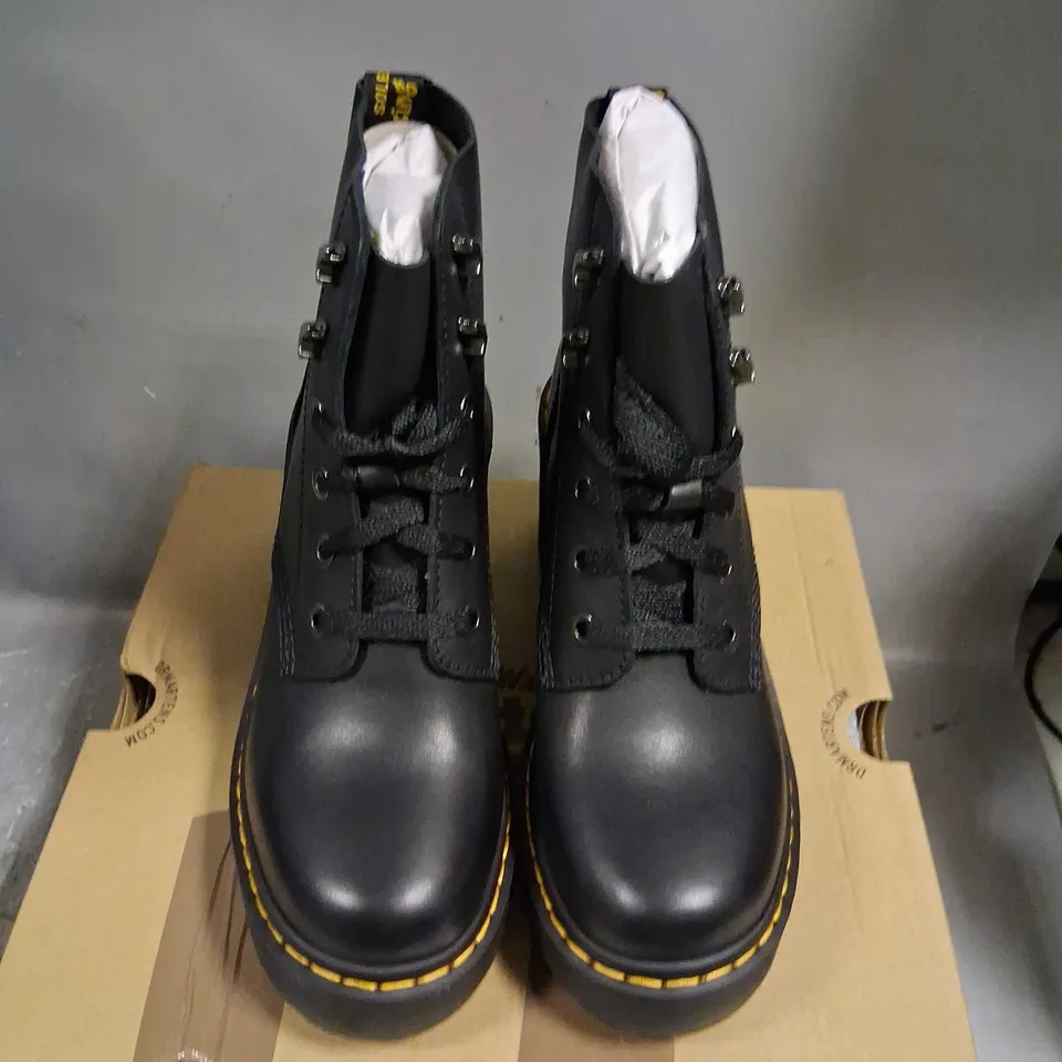 BOXED DR MARTENS JESY BLACK SENDAL SIZE 5