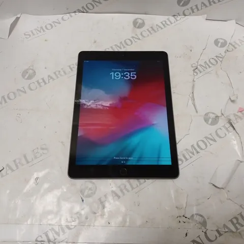 APPLE IPAD IN GREY MODEL A1823