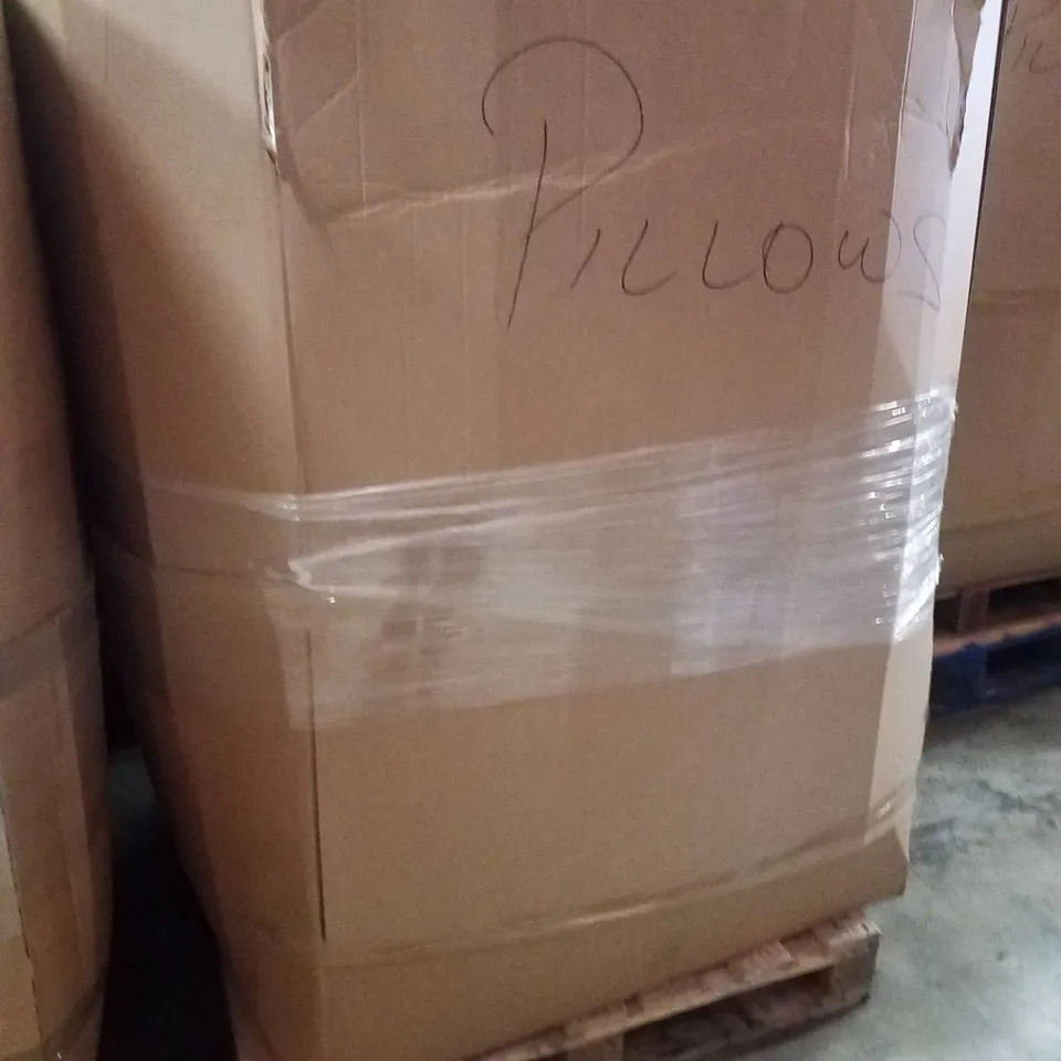 PALLET CONTAINING ASSORTED PILLOWS & CUSHIONS 