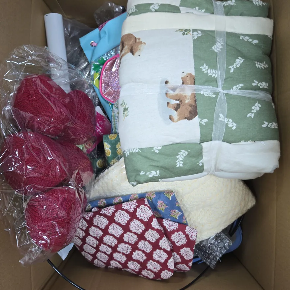 APPROXIMATELY 10 ASSORTED HOUSEHOLD PRODUCTS TO INCLUDE CHILDRENS BAG, HOME DECOR, WALLPAPER ETC 