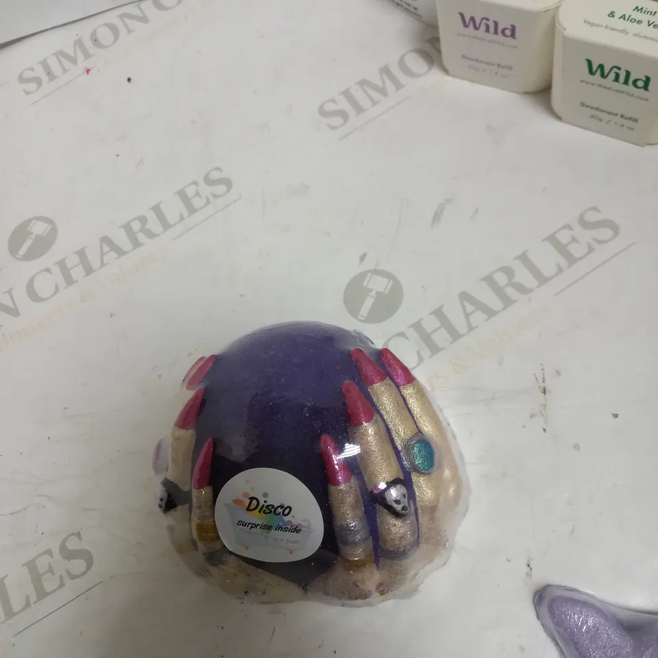 LOT OF APPROX 9 TO INCLUDE BATHBOMBS , DEODORANT REFILLS , BODY WASH , ETC