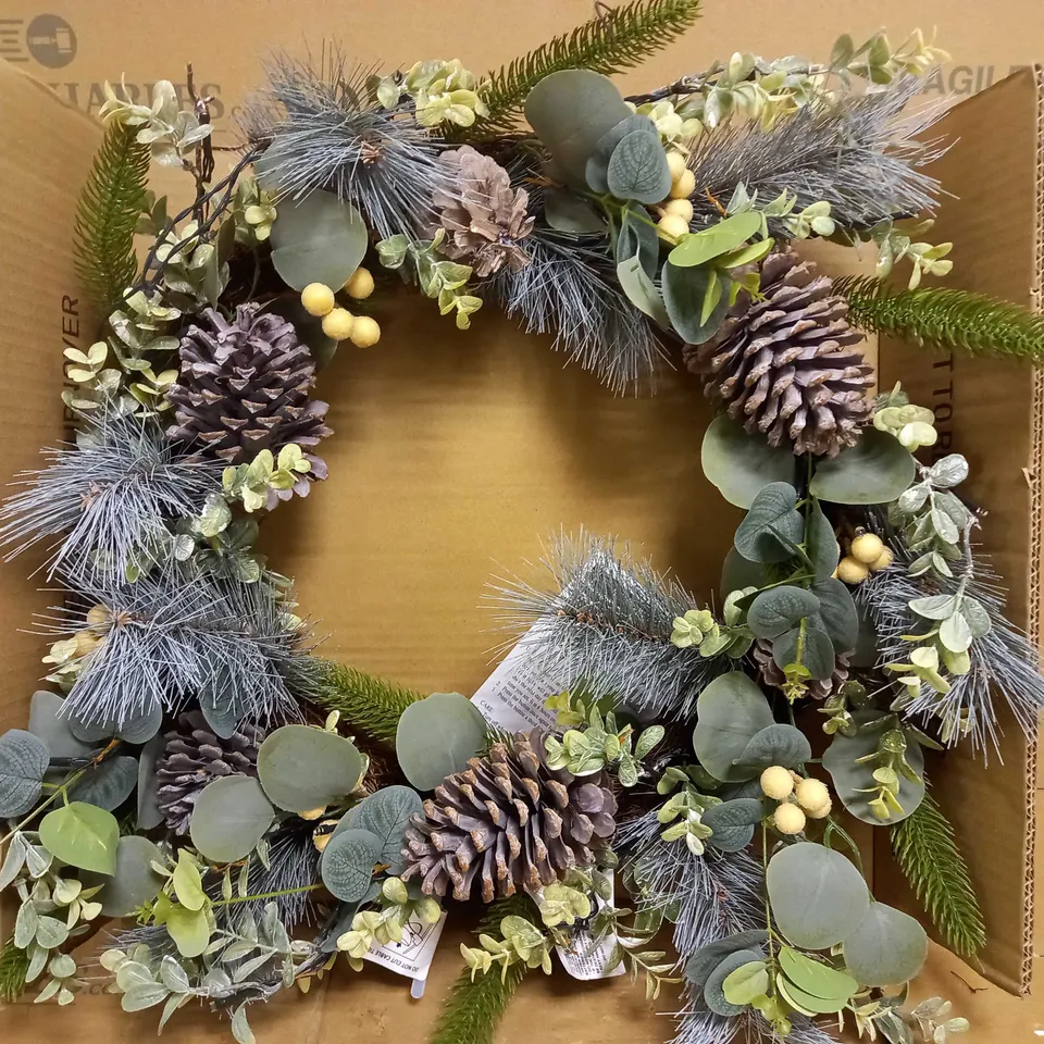 EUCALYPTUS AND BERRY PRE-LIT CHRISTMAS WREATH RRP £39.99