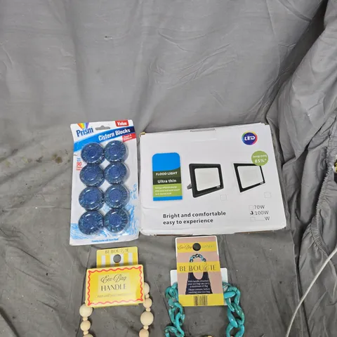 A TOTE OF ASSORTED ITEMS TO INCLUDEBE BOUGIE BEADED BRACELETS (2) WITH ASSORTED HOME & CRAFT ITEMS – MIXED LOT