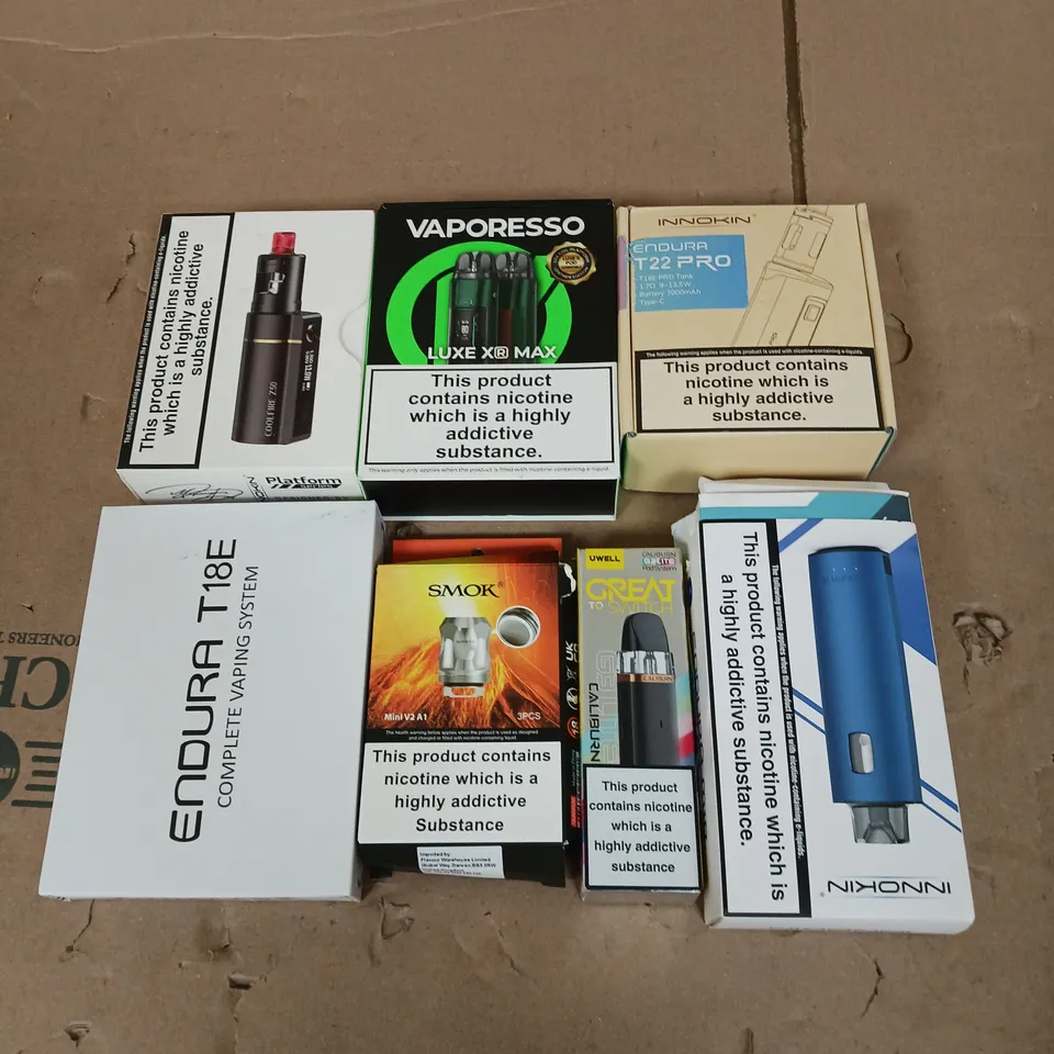 APPROXIMATELY 20 VAPES, E-CIGARETTES & ACCESSORIES TO INCLUDE - INNOKIN COOLFIRE Z50 ZLIDE - VAPORESSO LUXE XR MAX - INNOKIN ENDURA T22 PRO - ETC