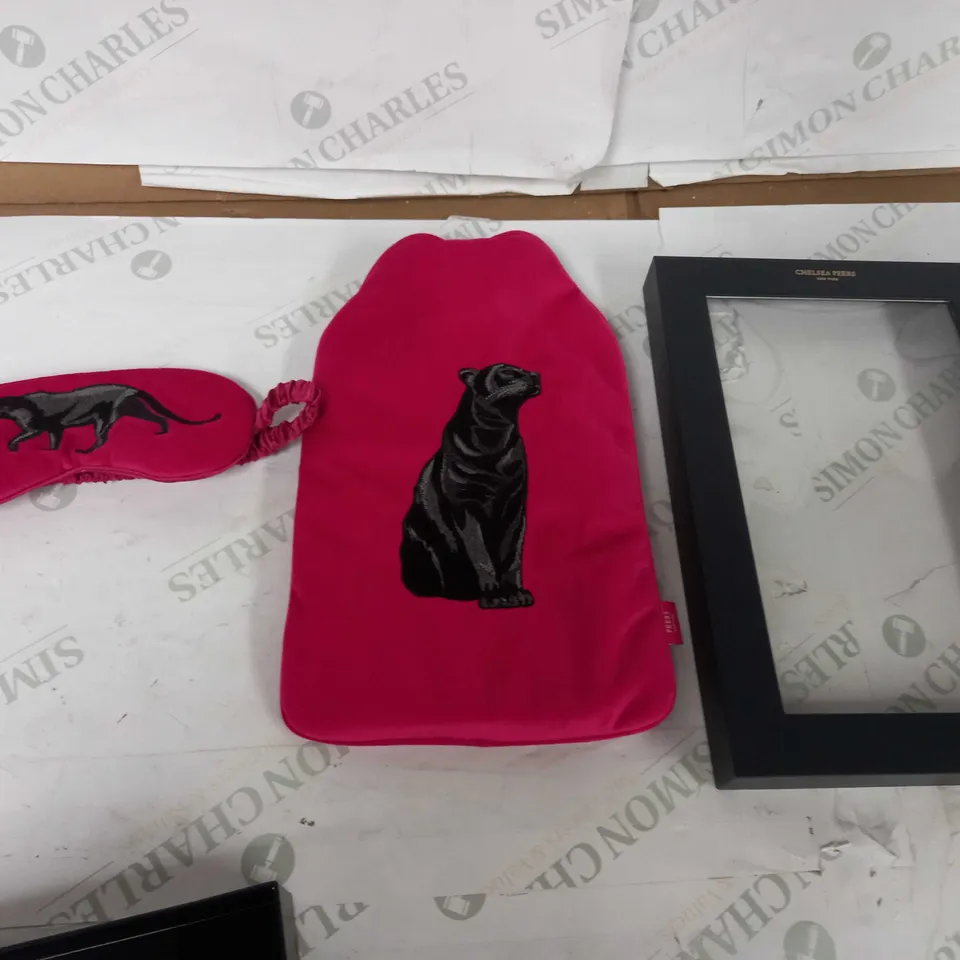 CHELSEA PEERS NEW YORK PINK FACE MASK AND HOT BOTTLE