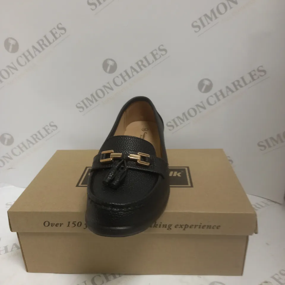 BOXED CUSHION WALK BLACK LOAFER - 6