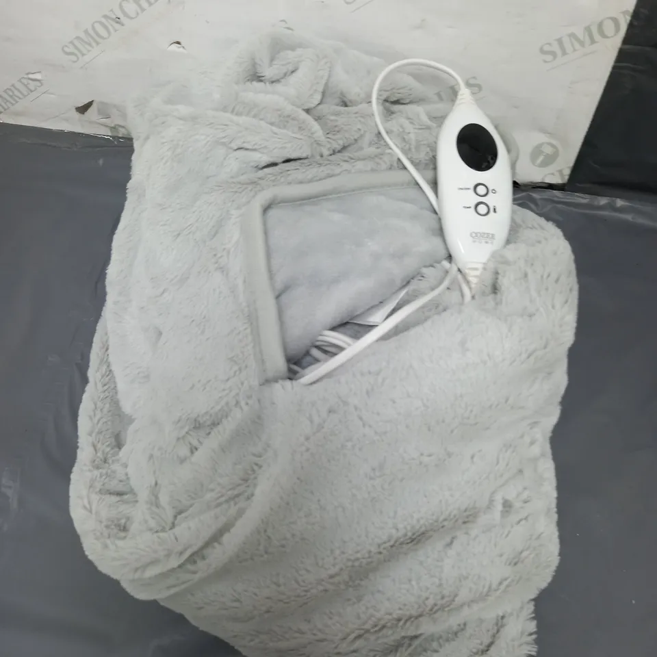 LOT OF 4 HOUSEHOLD ITEMS TO INCLUDE HEATED BLANKET AND A SET OF 2 GAZEBO SIDE WALLS