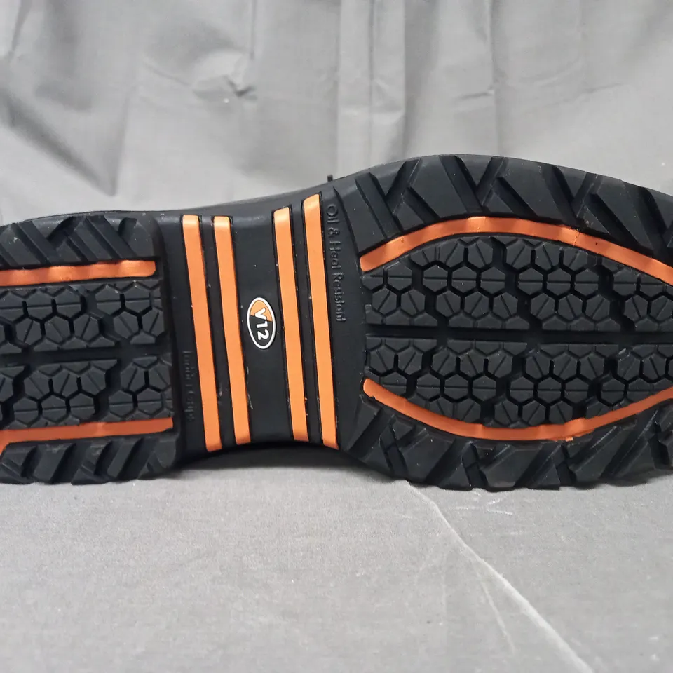 BOXED PAIR OF V12 BOOTS IN BROWN UK SIZE 8