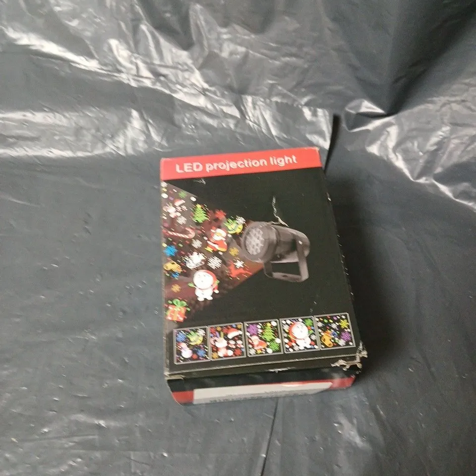 BOX OF APPROXIMATELY 18 ASSORTED HOUSEHOLD ITEMS INCLUDING HEATING MASSAGE KNEE PADS , LED PROJECTION LIGHT AND UV PORTABLE DISINFECTION LIGHT 