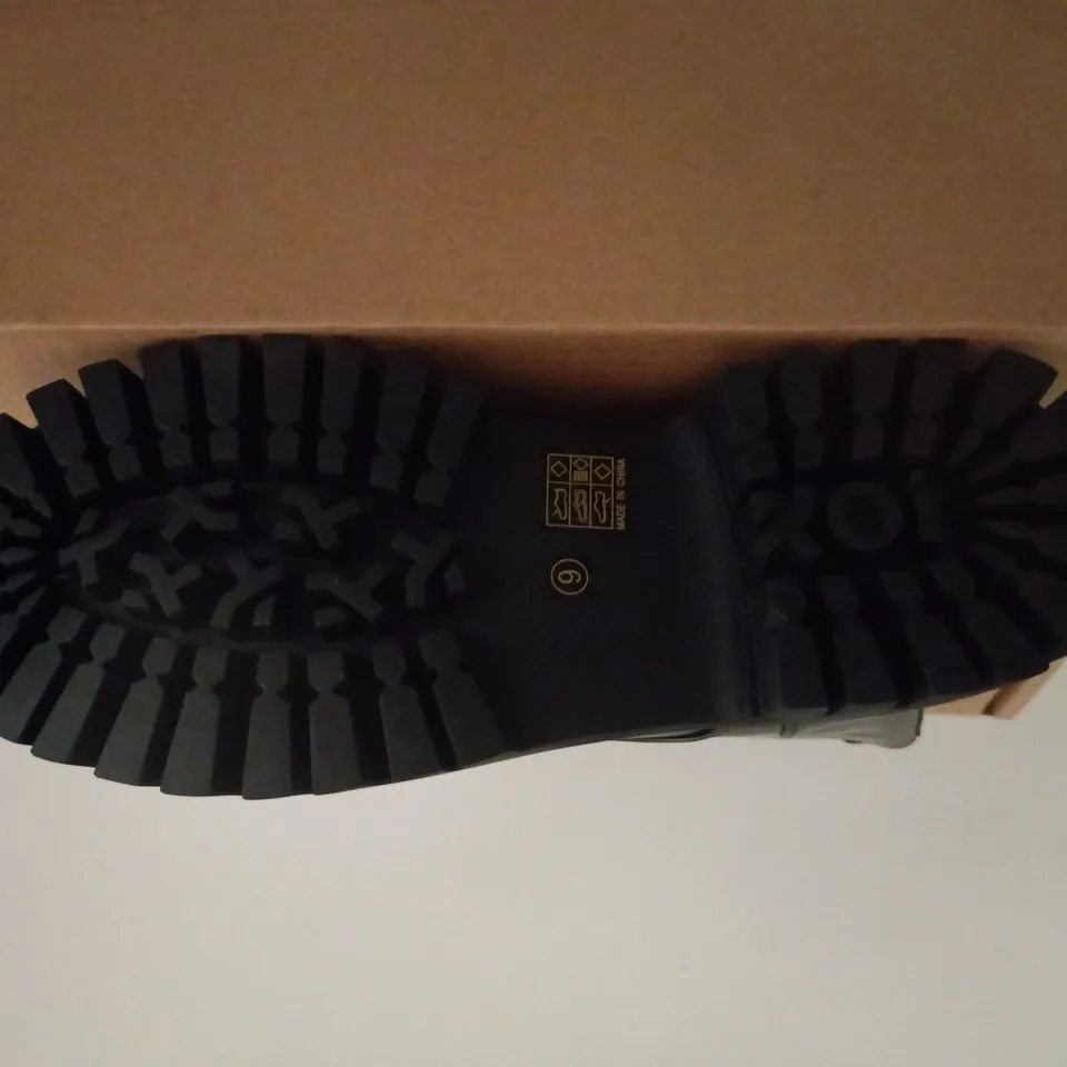 BOXED PAIR OF KOI GIMLI BLACK SQUARE TOE LACE UP BOOTS - SIZE 9