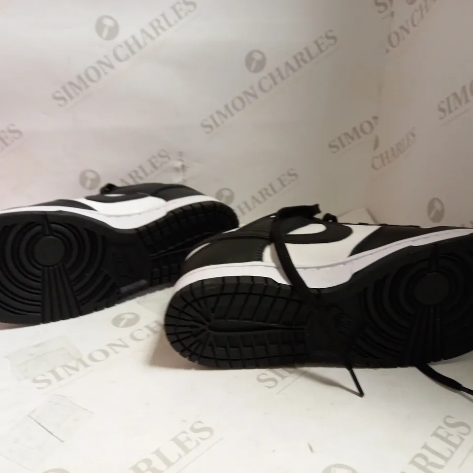 NIKE DUNK LOW RETRO BLACK/WHITE-WHITE - UK 7