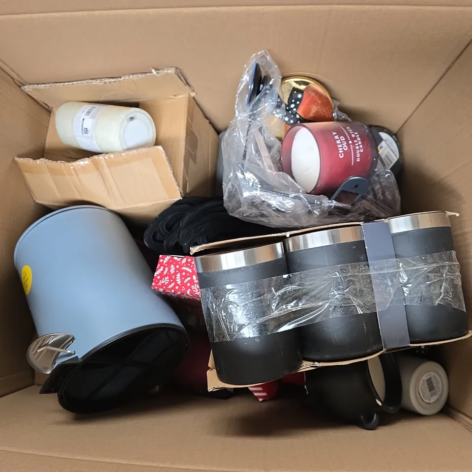 APPROXIMATELY 20 ASSORTED ITEMS TO INCLUDE SCENTED CANDLES, 3 PIECE CANISTER SET, SOFT CLOSE LID BIN, ETC - COLLECTION ONLY