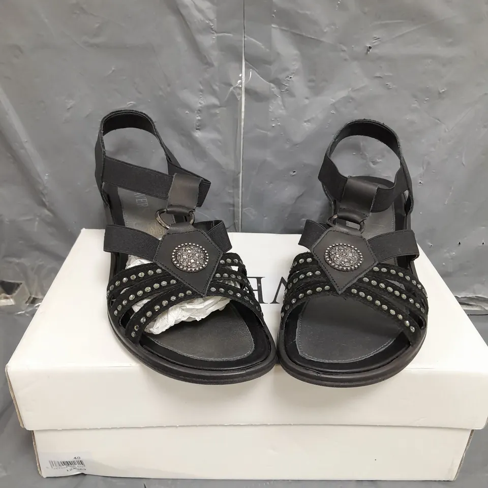 BOXED PAVERS OPEN TOED SANDALS SIZE 40 