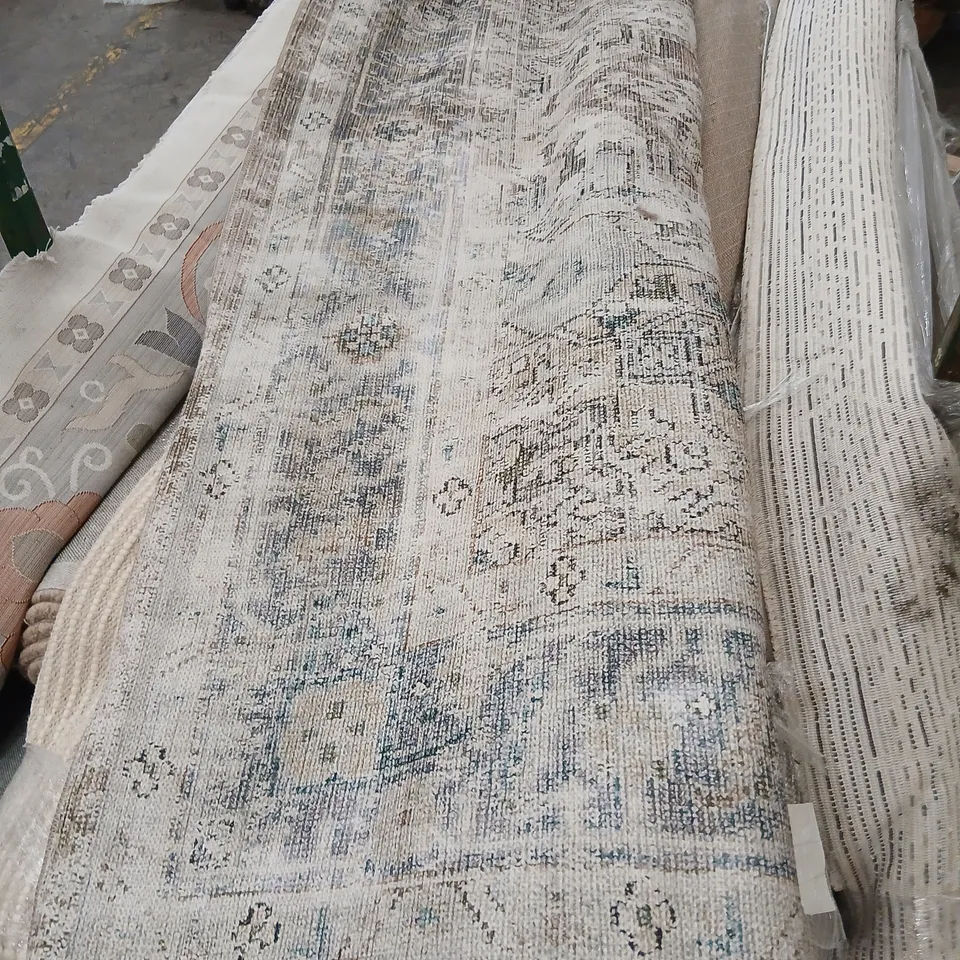 LARGE TRADITIONAL EFFECT RUG