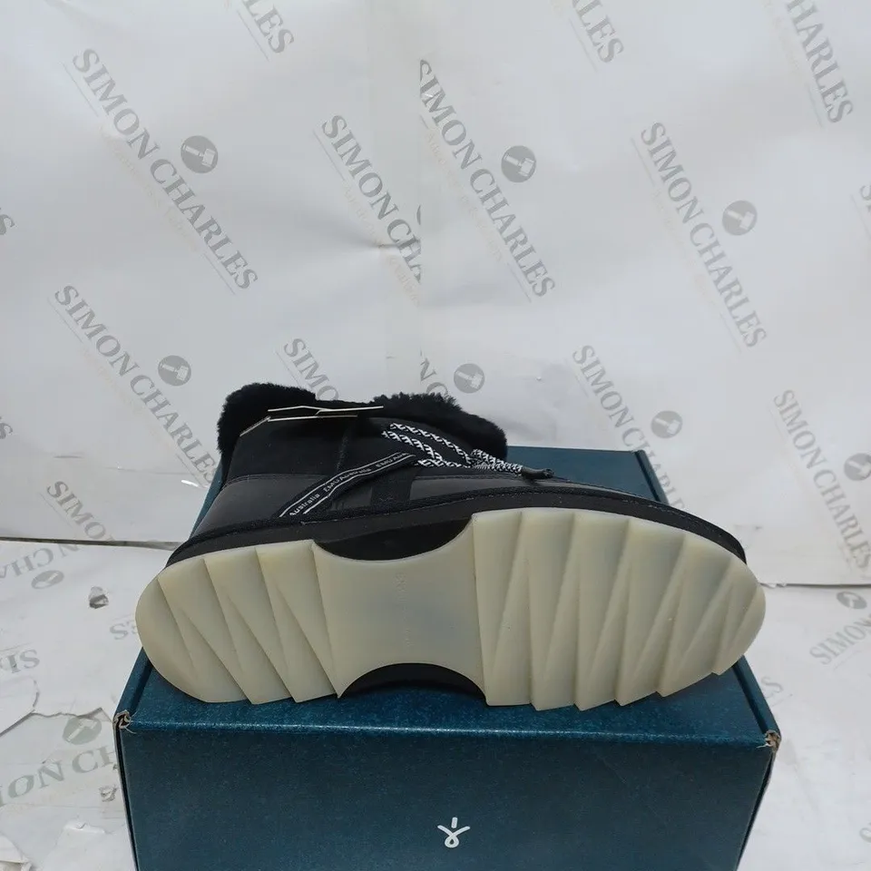 EMU BLURRED WATERPROOF BOOTS SIZE 7