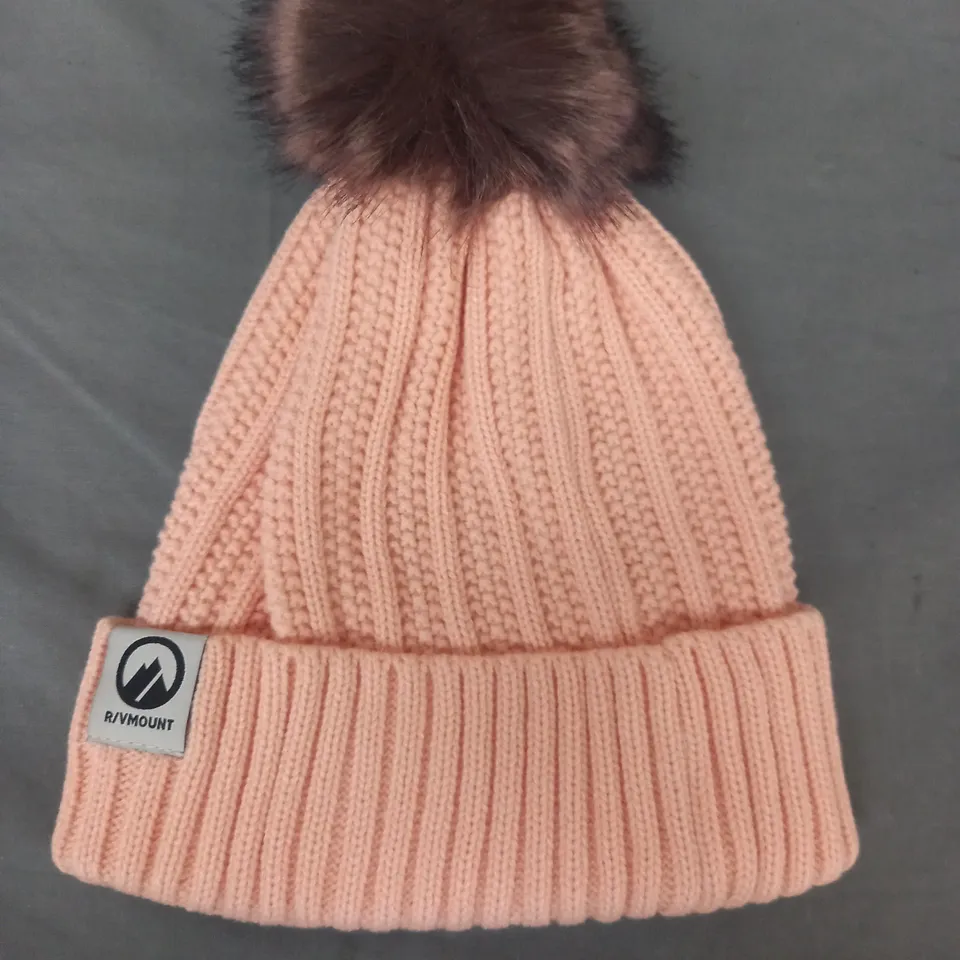 R/VMOUNT BEANIE HAT IN MISTY ROSE