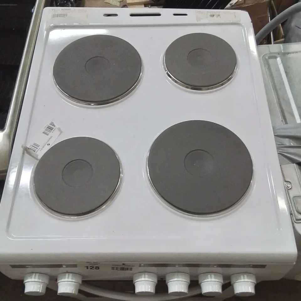 FREESTANDING ELECTRIC OVEN WITH 4 HOBS //WHITE