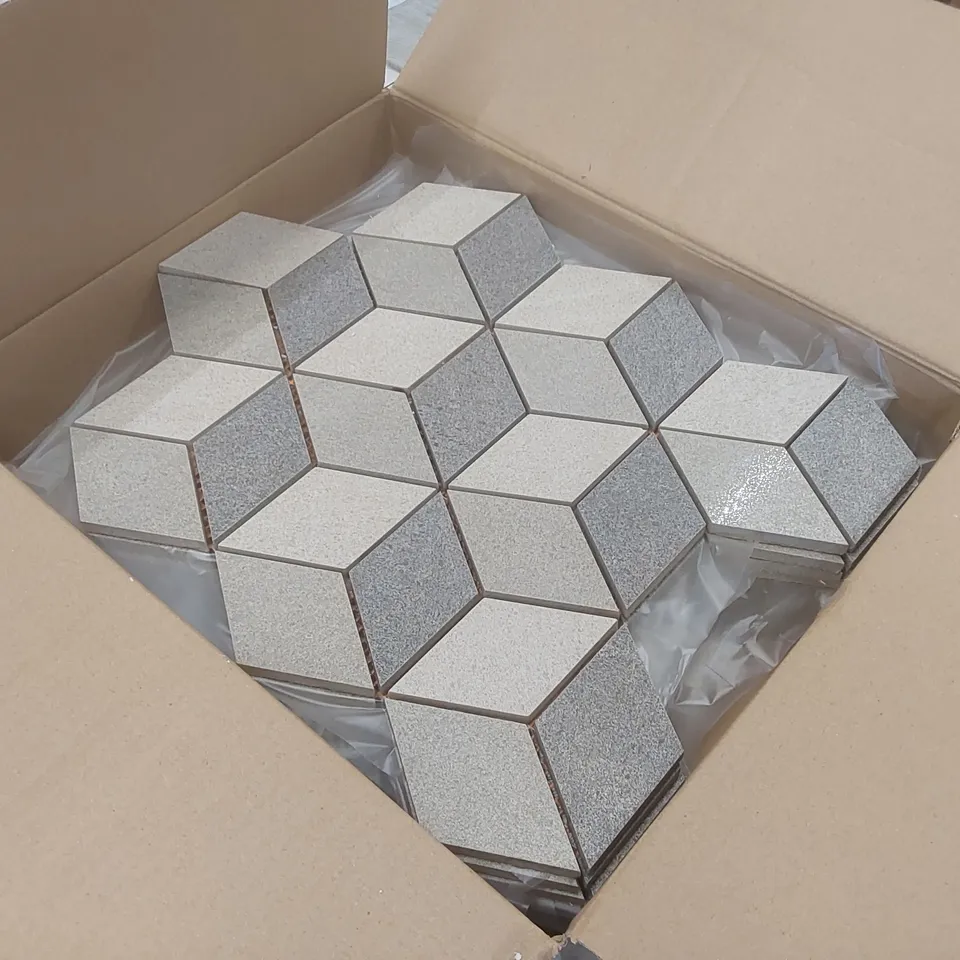 PALLET CONTAINING APPROXIMATELY 48x BRAND NEW BOXED VERONA DESIGNER MOSAIC TILES