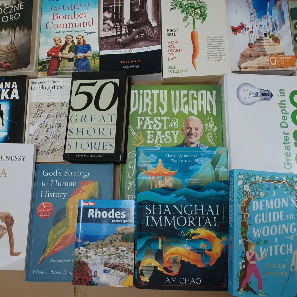 LARGE QUANTITY OF ASSORTED BOOKS TO INCLUDE COLLECTORS CAR MANUALS, WORLD WAR TWO SONGS AND VARIOUS CHILDRENS BOOKS
