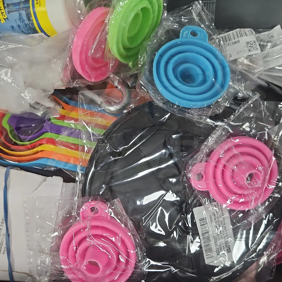 APPROXIMATELY 10 ASSORTED HOUSEHOLD ITEMS TO INCLUDE STRONG FOUNDRY GLUE, STEEL LOCK, ETC