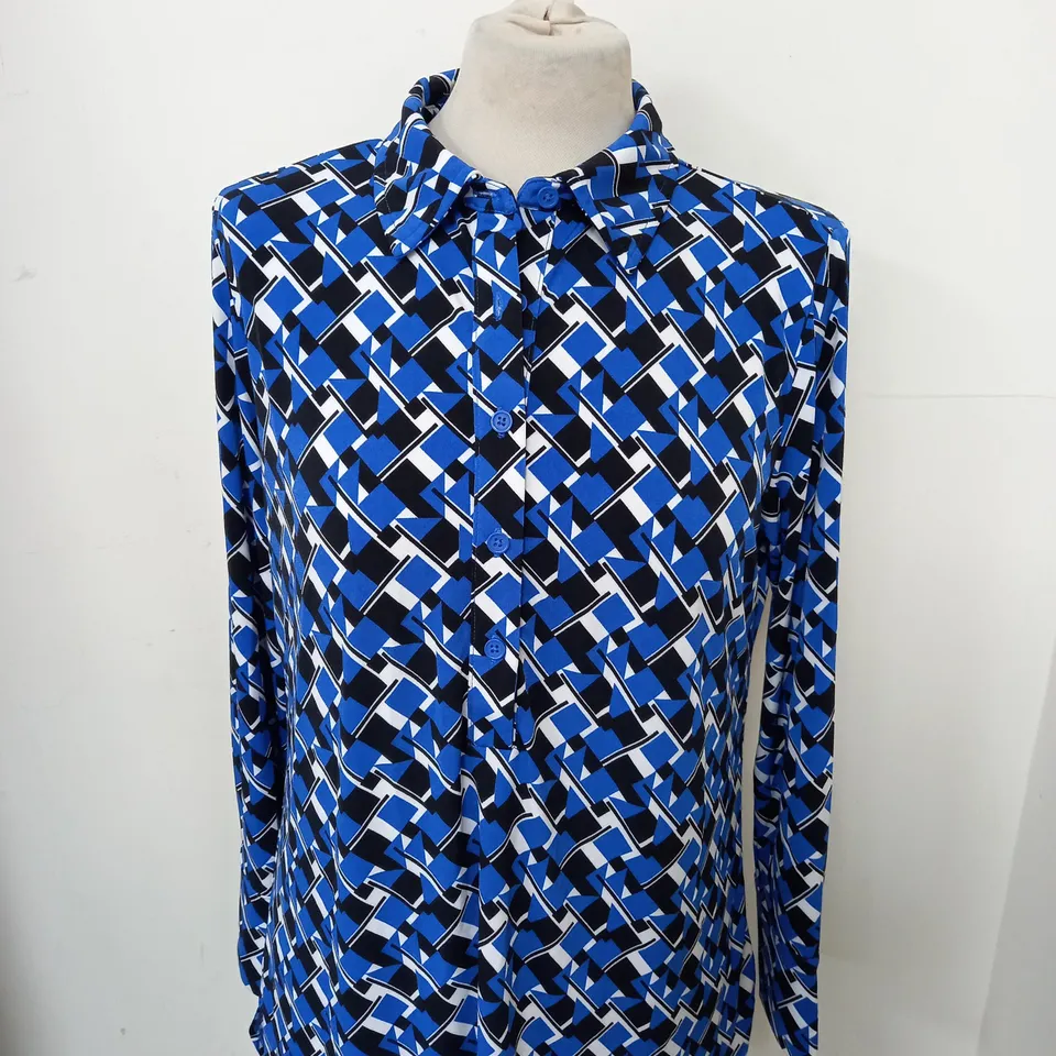 APPROXIMATELY 20 ASSORTED WOMEN CLOTHING TO INCLUDE KIM&CO TOP IN SIZE S, RUTH LANGFORD SHIRT IN M, RUTH LANGFORD SHIRT IN M