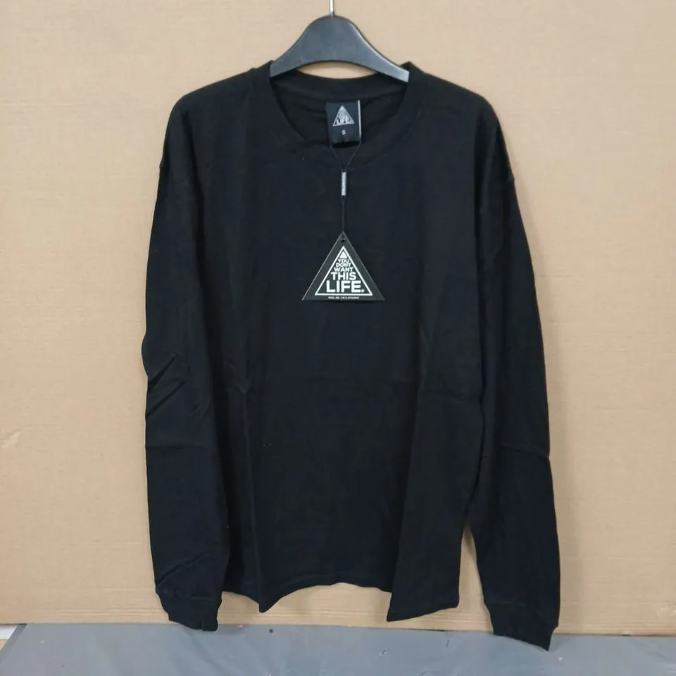 APPROXIMATELY 10 T -SHIRTS  ASSORTED SIZES WITH THE BRAND YOU DON'T WANT THIS LIFE .