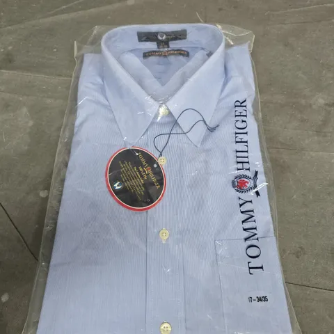 TOMMY HILFIGER MEN'S LIGHT BLUE DRESS SHIRT – LIFETIME COLLAR, UK NECK 17 (SLEEVE 34–35)