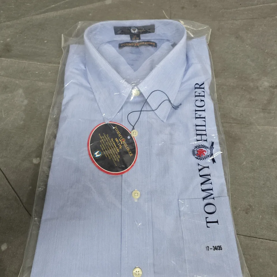 TOMMY HILFIGER MEN'S LIGHT BLUE DRESS SHIRT – LIFETIME COLLAR, UK NECK 17 (SLEEVE 34–35)