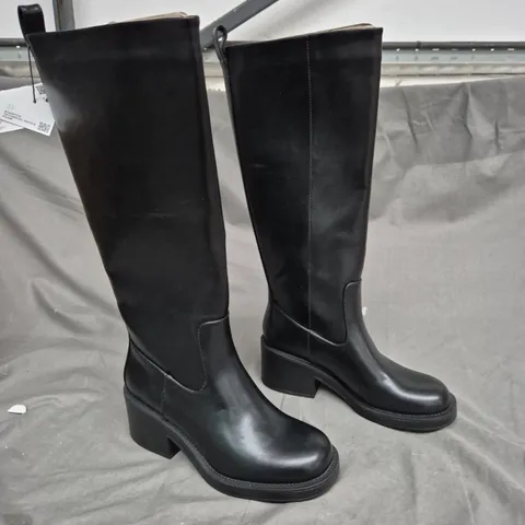 UNBOXED PAIR OF ZARA KNEE BOOTS BLACK - SIZE 38 