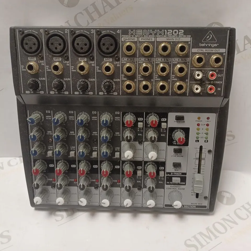 BEHRINGER XENYX 1202 MIXER