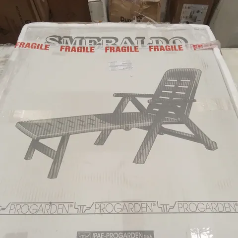 BOXED PLASTIC GARDEN LOUNGER
